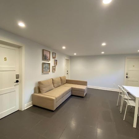 Yonge And Finch Subway !S Spacious And Modern Private Bd With Shared Bathroom トロント エクステリア 写真