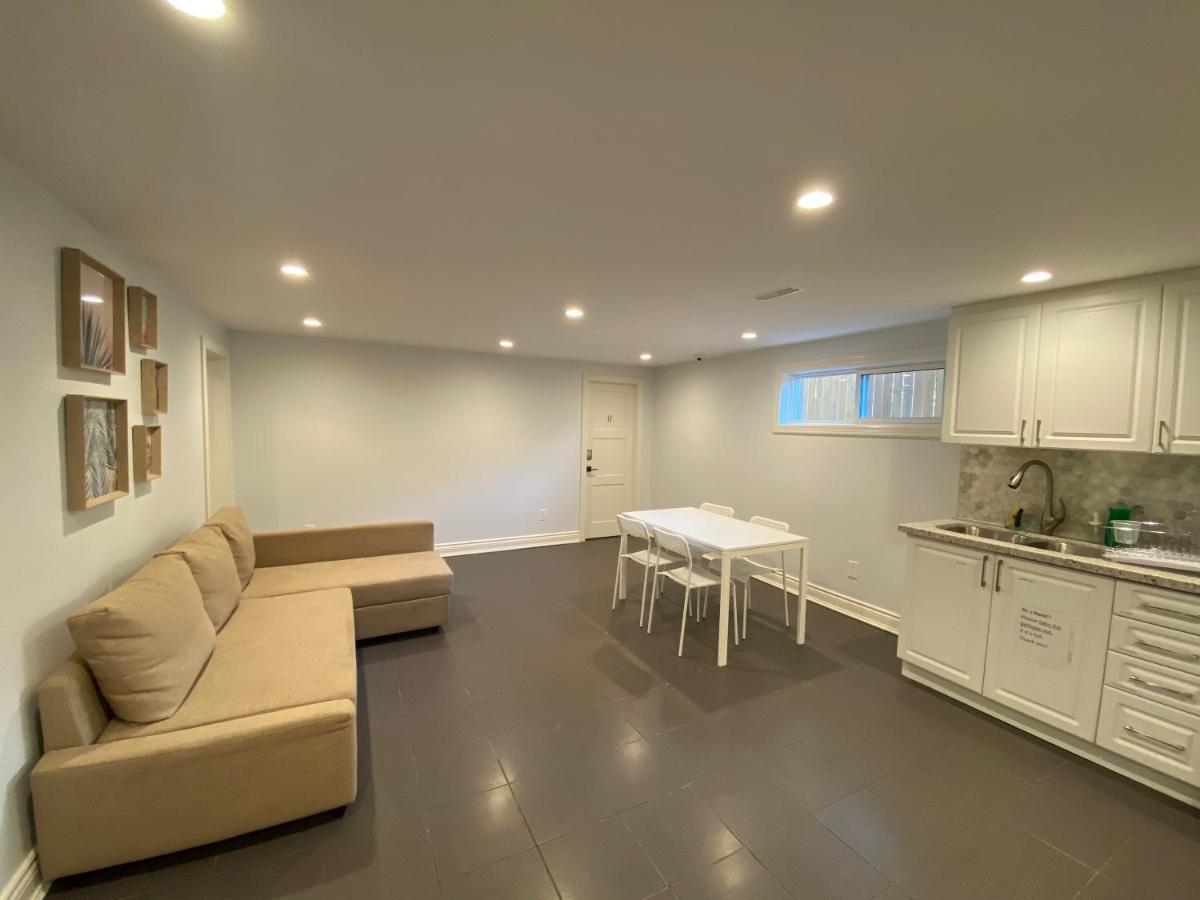 Yonge And Finch Subway !S Spacious And Modern Private Bd With Shared Bathroom トロント エクステリア 写真