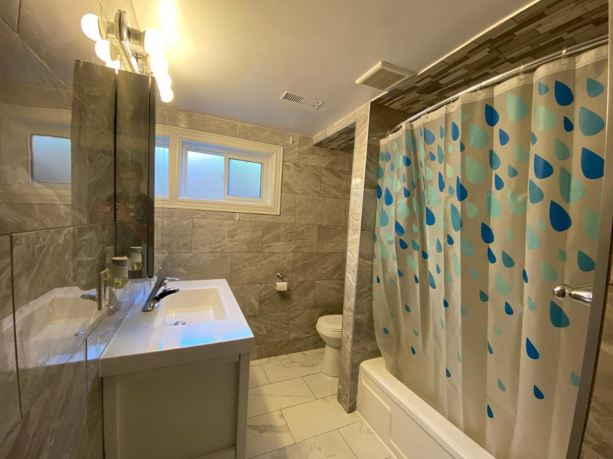 Yonge And Finch Subway !S Spacious And Modern Private Bd With Shared Bathroom トロント エクステリア 写真
