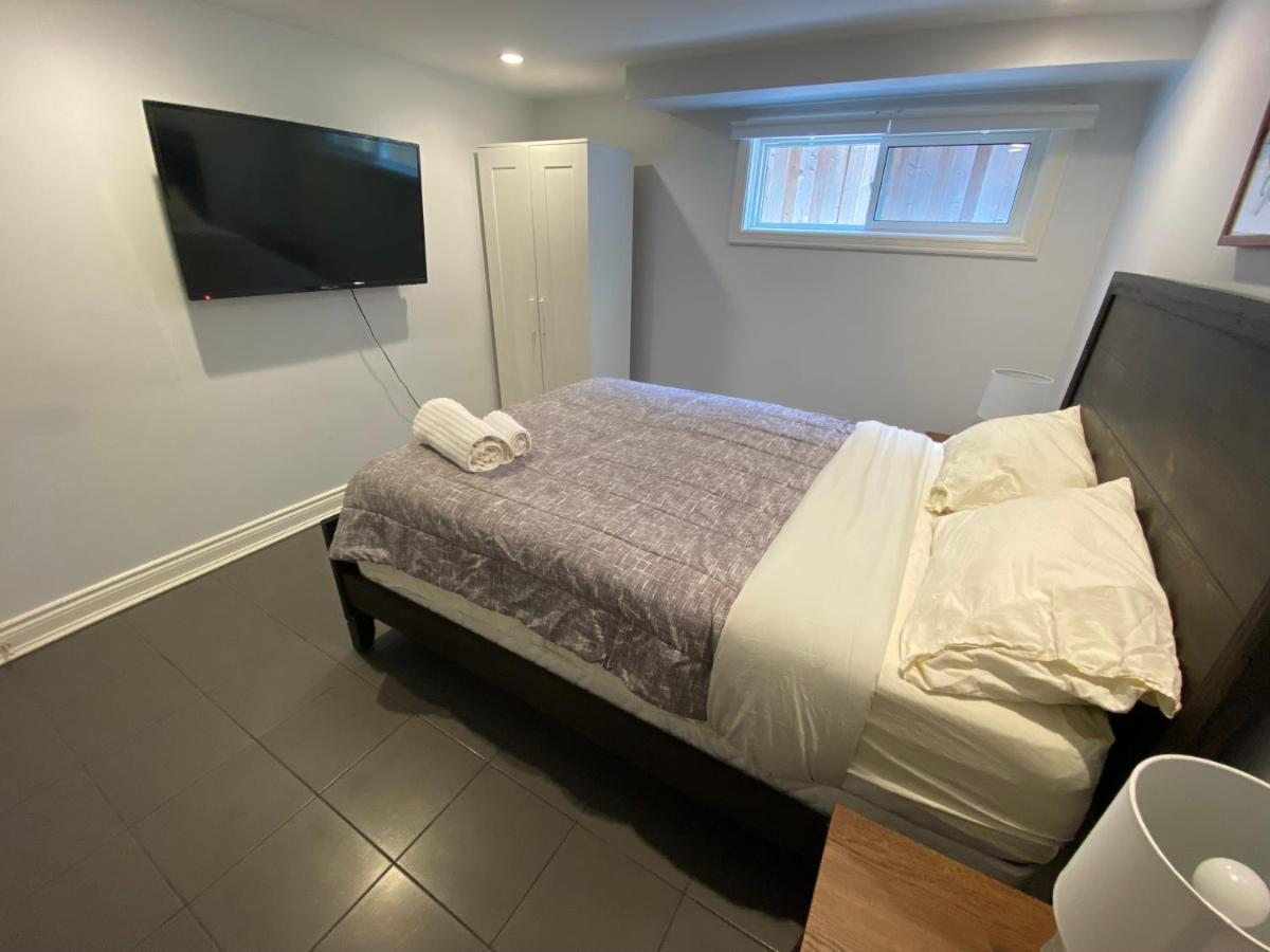 Yonge And Finch Subway !S Spacious And Modern Private Bd With Shared Bathroom トロント エクステリア 写真