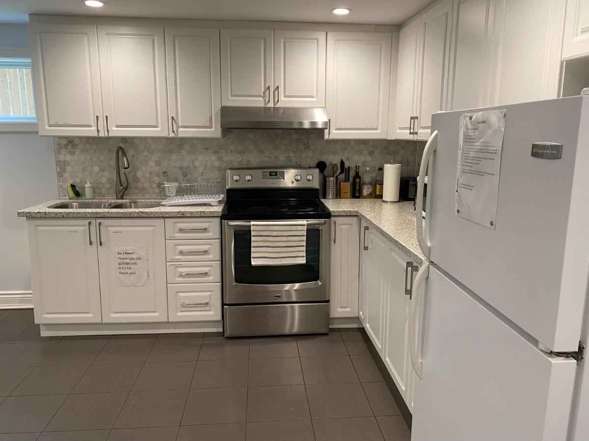 Yonge And Finch Subway !S Spacious And Modern Private Bd With Shared Bathroom トロント エクステリア 写真