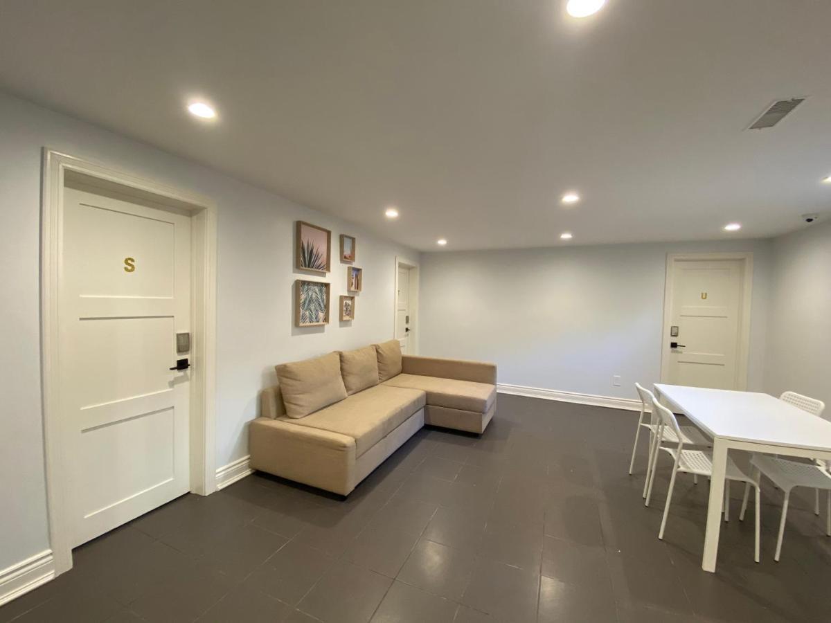 Yonge And Finch Subway !S Spacious And Modern Private Bd With Shared Bathroom トロント エクステリア 写真