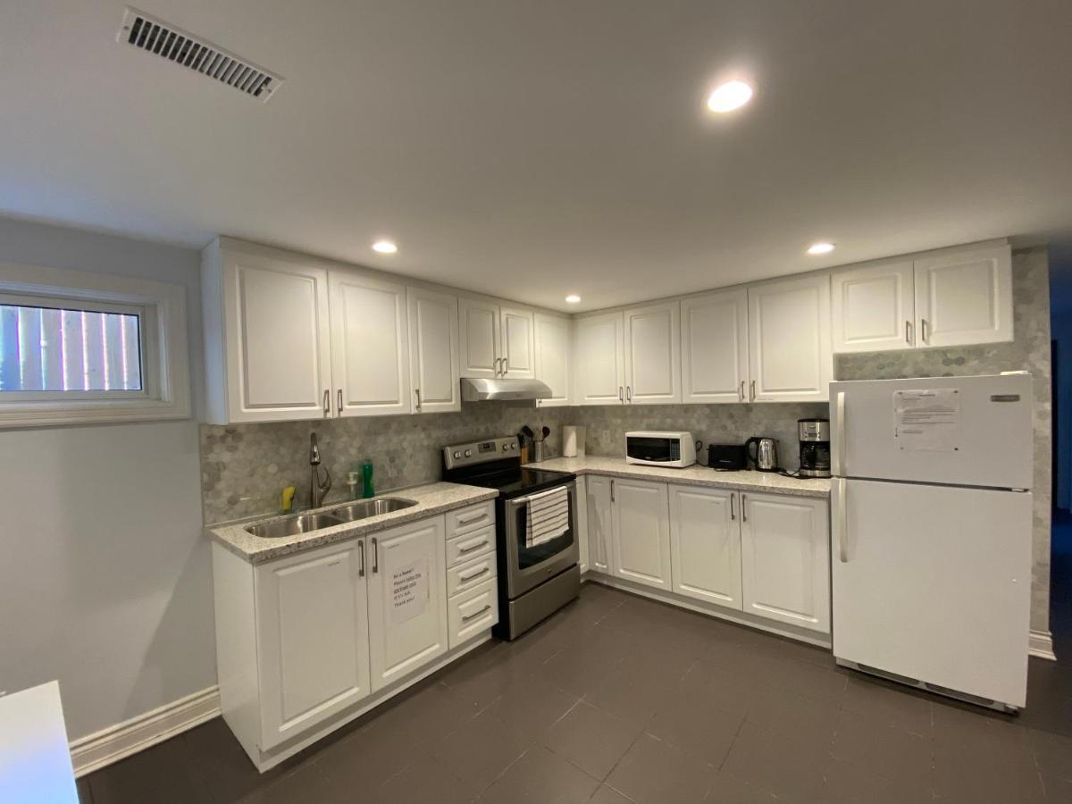 Yonge And Finch Subway !S Spacious And Modern Private Bd With Shared Bathroom トロント エクステリア 写真