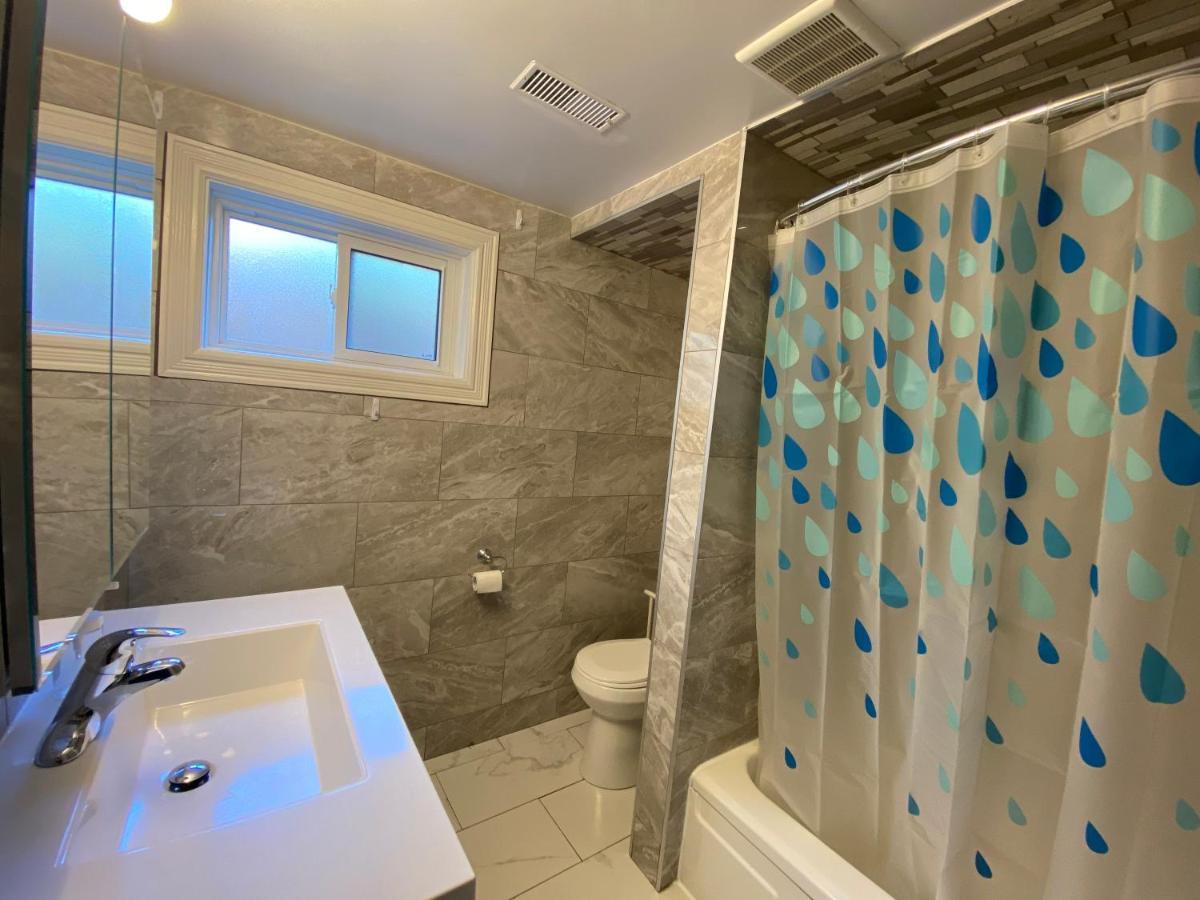 Yonge And Finch Subway !S Spacious And Modern Private Bd With Shared Bathroom トロント エクステリア 写真